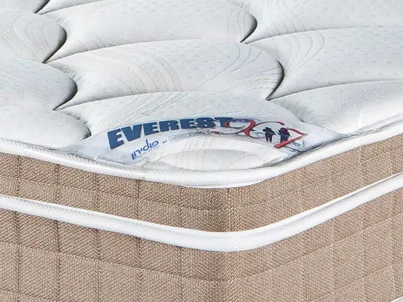 everest_corner2.webp
